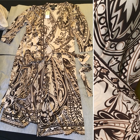 👗Beautiful Wrap Dress👗 Fits up to size Medium - Picture 2 of 3